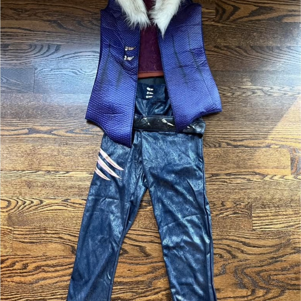 Disney Zombies Willa Werewolf costume Size S (4-6)
